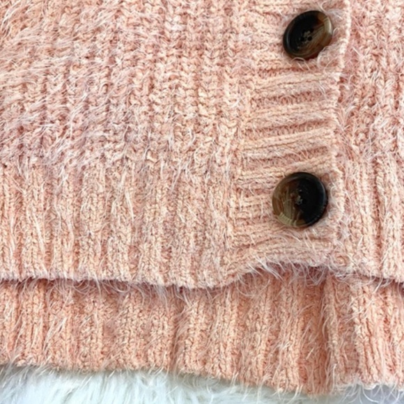 Wild Fable Peach Eyelash Cropped Cardigan Faux Tortoise Buttons Soft XS EUC - Picture 2 of 5